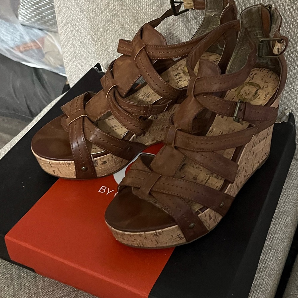 Guess wedge sandal size 8